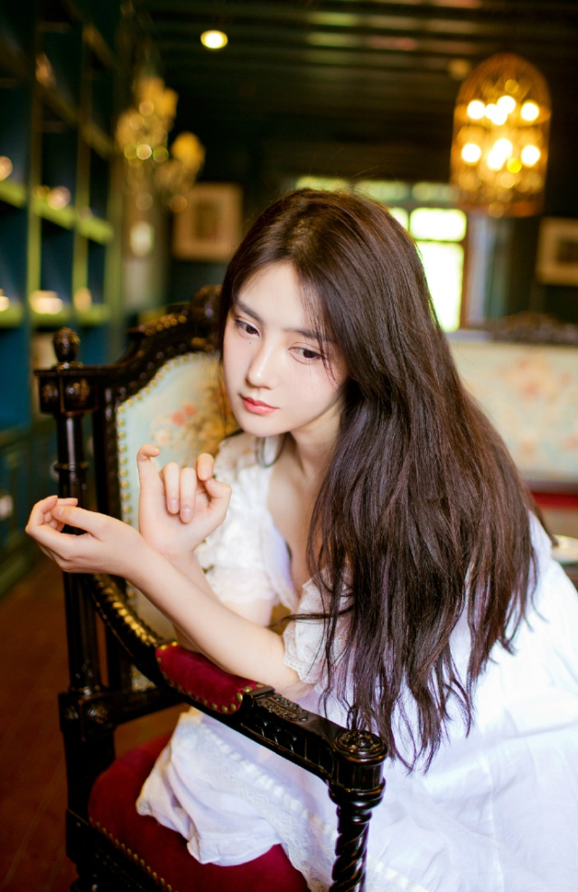 虽然富有益州，但刘璋基本上一直都是处在一种缺钱的状态下走过来的，就像一个穷吊丝突然之间有了一条财路，哪管什么可持续发展，只知道不断往自己怀里搂钱，不管周围人死活，到最后惊觉不妥的时候，已经为时已晚，原本站在他身旁的人，已经渐渐离他而去。